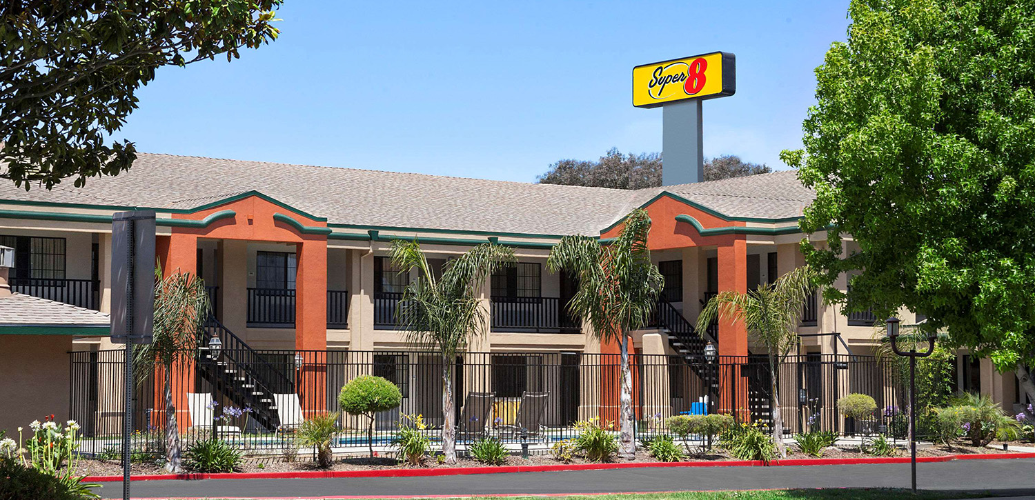 WELCOME TO THE SUPER 8 by WYNDHAM SALINAS