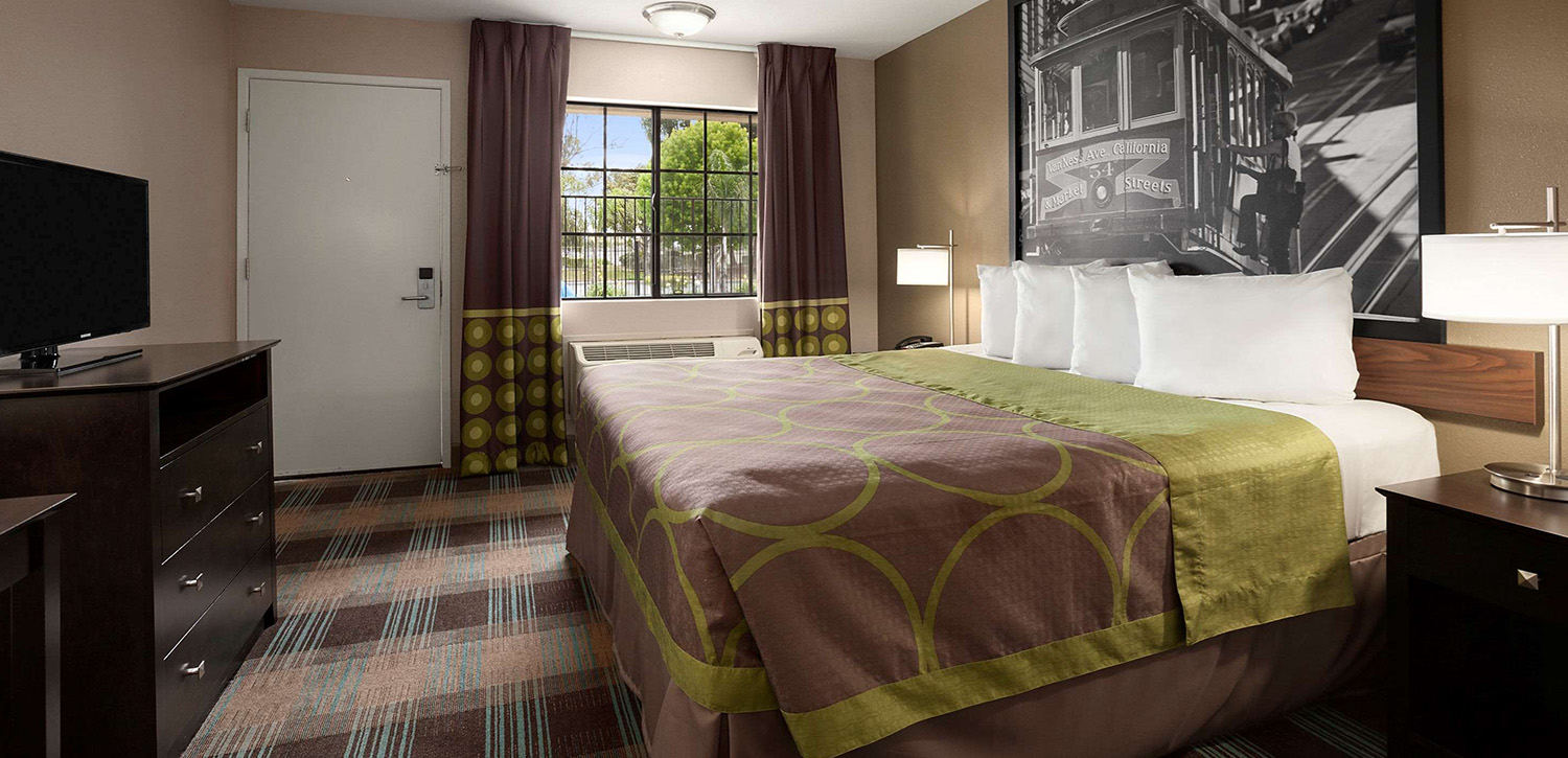 CHOOSING A BEAUTIFUL GUEST ROOM IN SALINAS, CA IS EASY WHEN YOU BOOK DIRECT